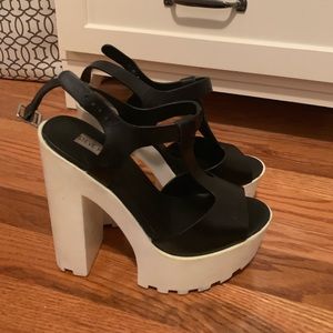 Steve Madden black and white platform heel
